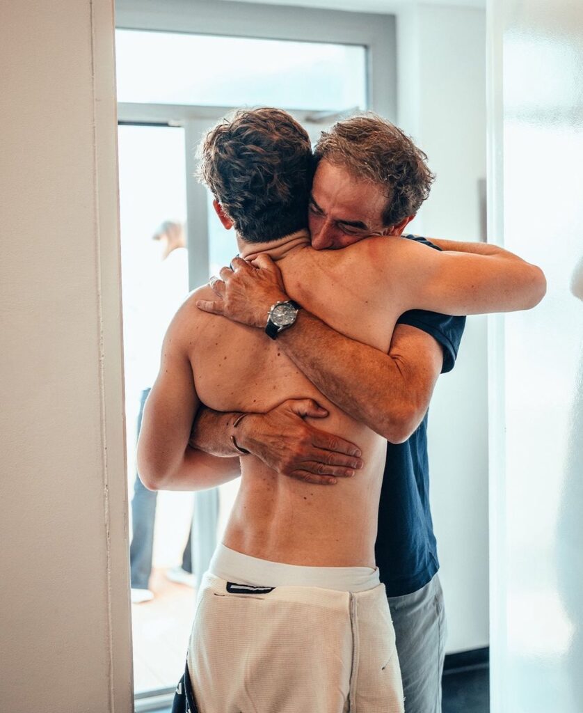 El abrazo de Franco y su papá Aníbal